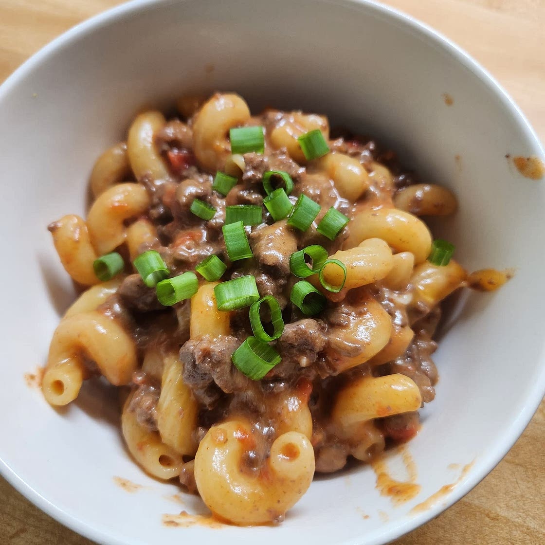 Skinny One Pot Cheeseburger Pasta Skillet