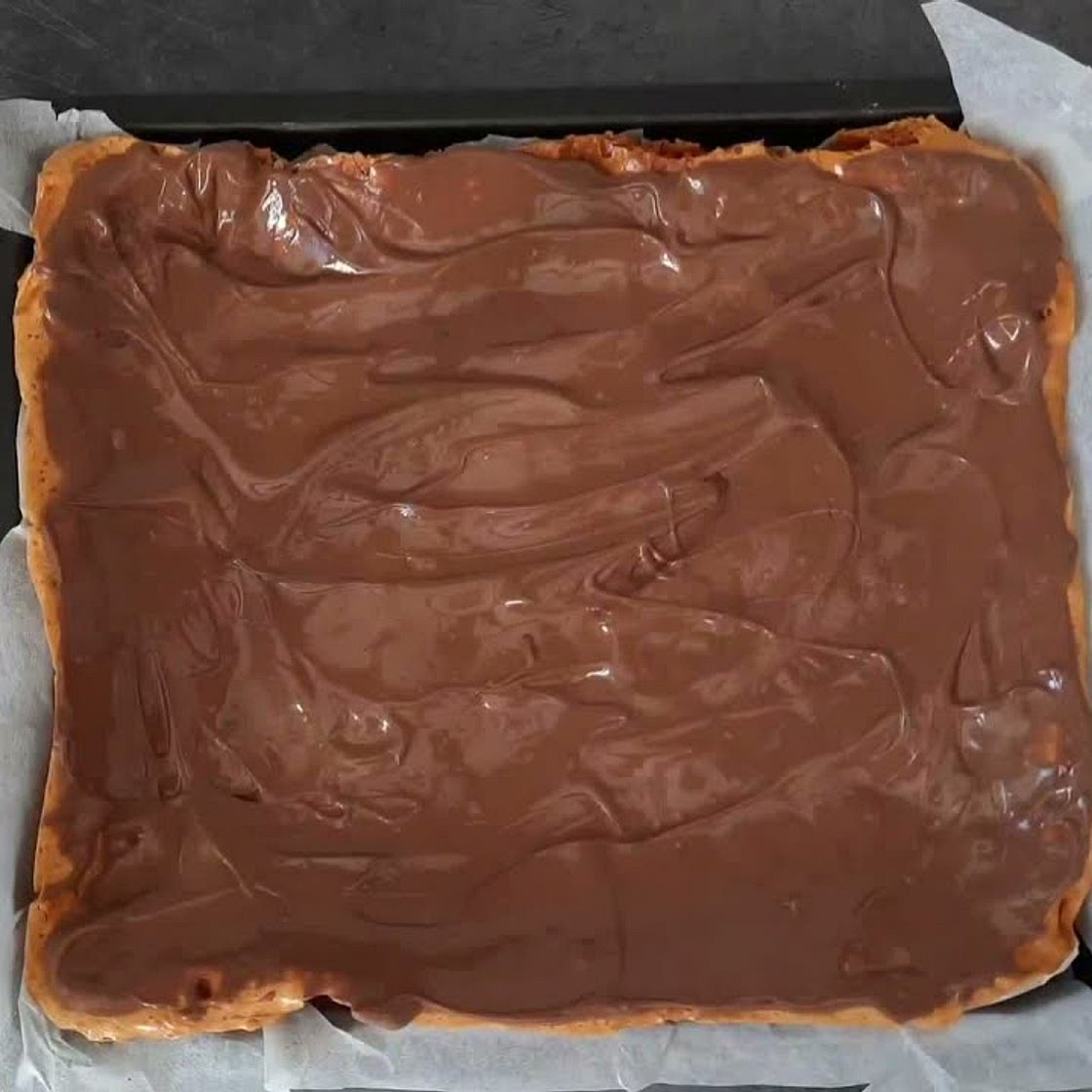 Homemade Crunchie (Chocolate Cinder Toffee)