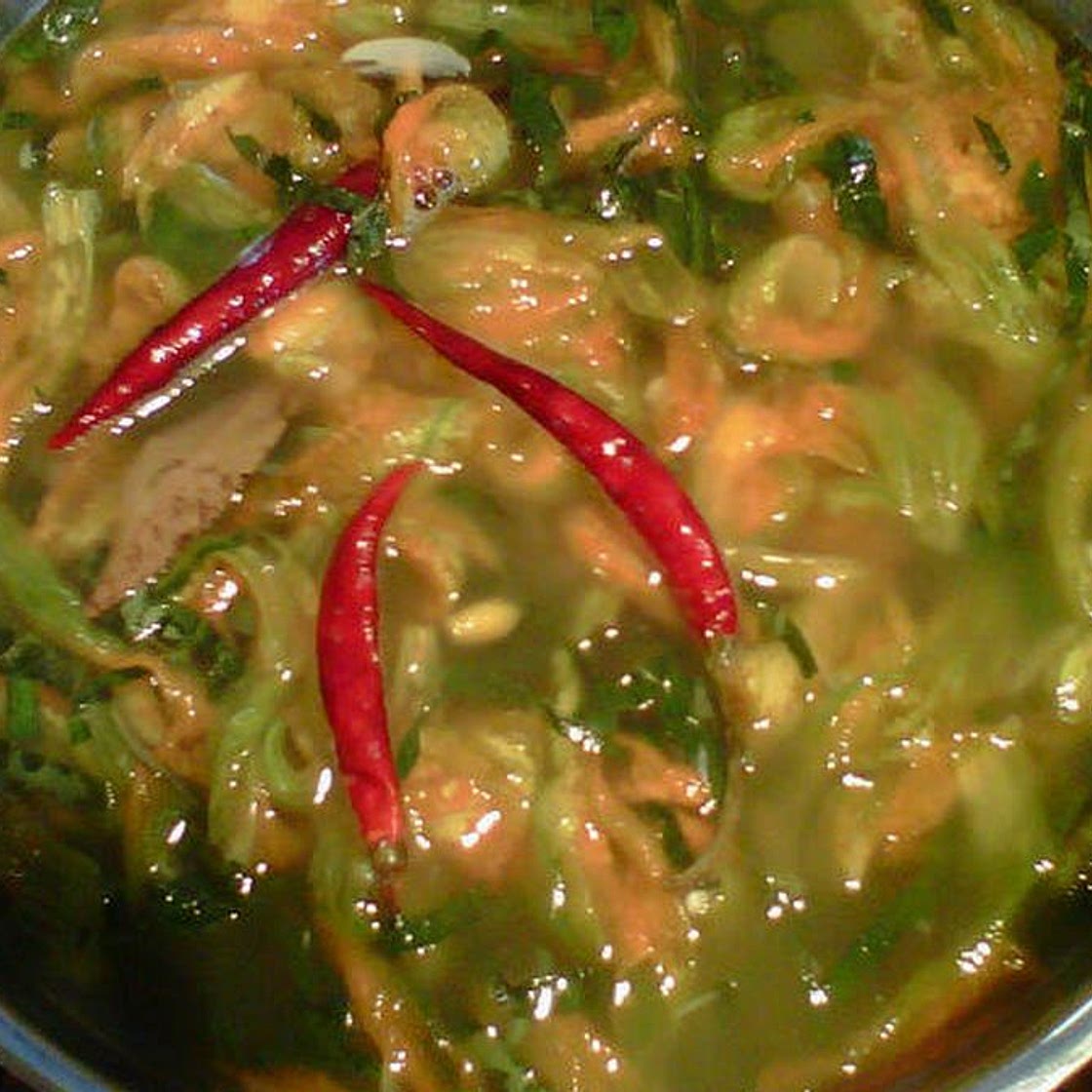 Sopa de Ajo con Flor de Calabaza / Garlic Soup with Squash Blossoms