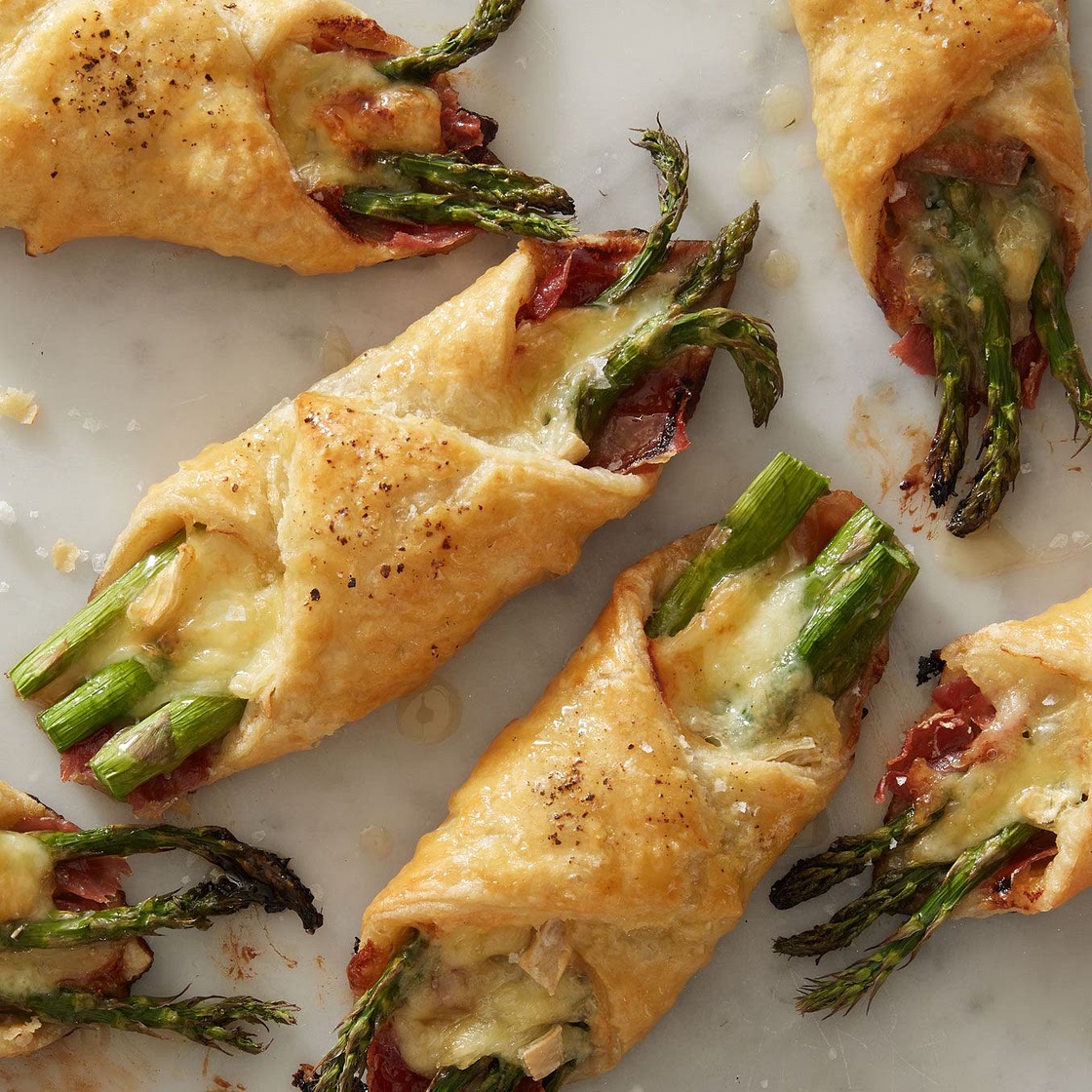 Brie, Asparagus, & Prosciutto Bundles