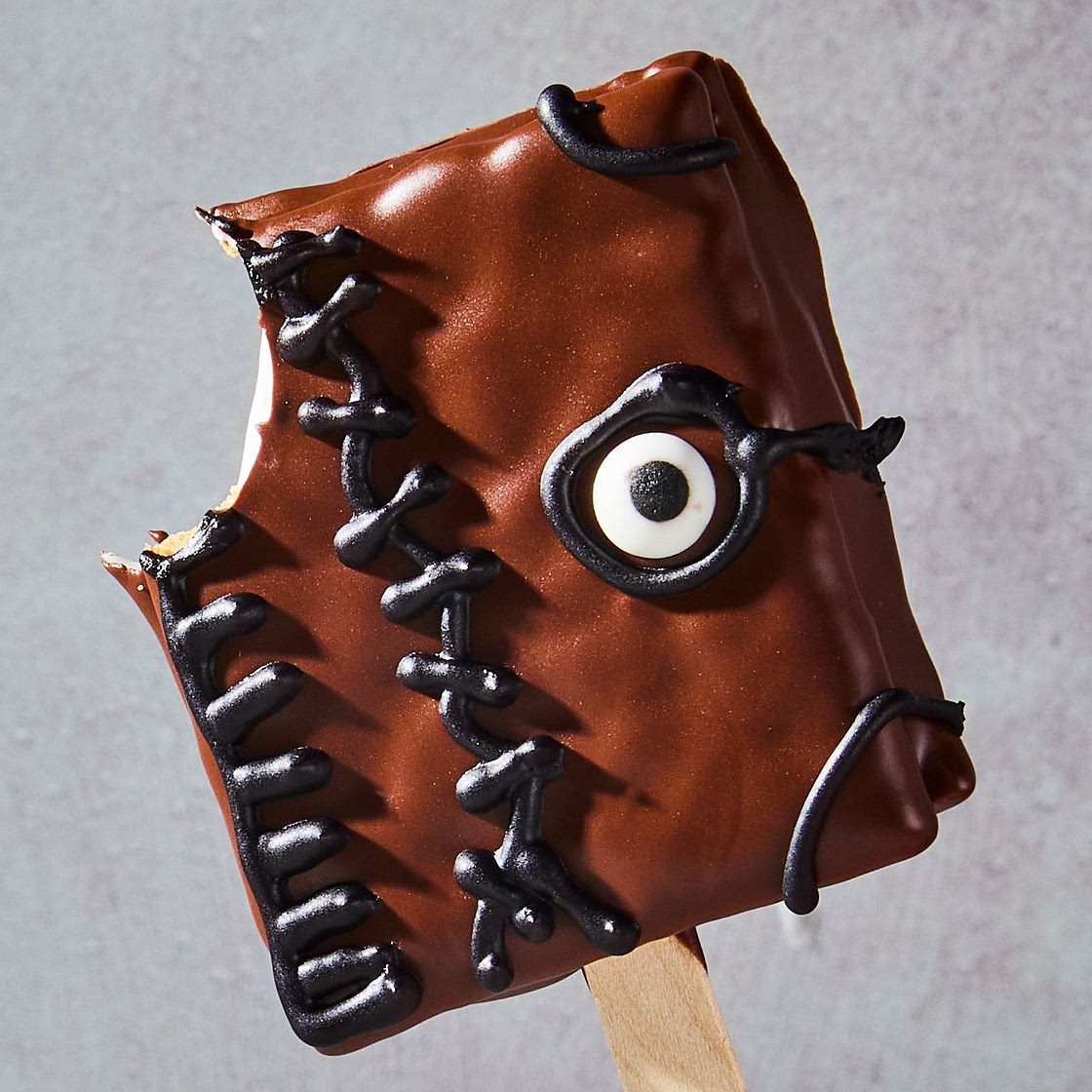 Hocus Pocus S'mores Pops