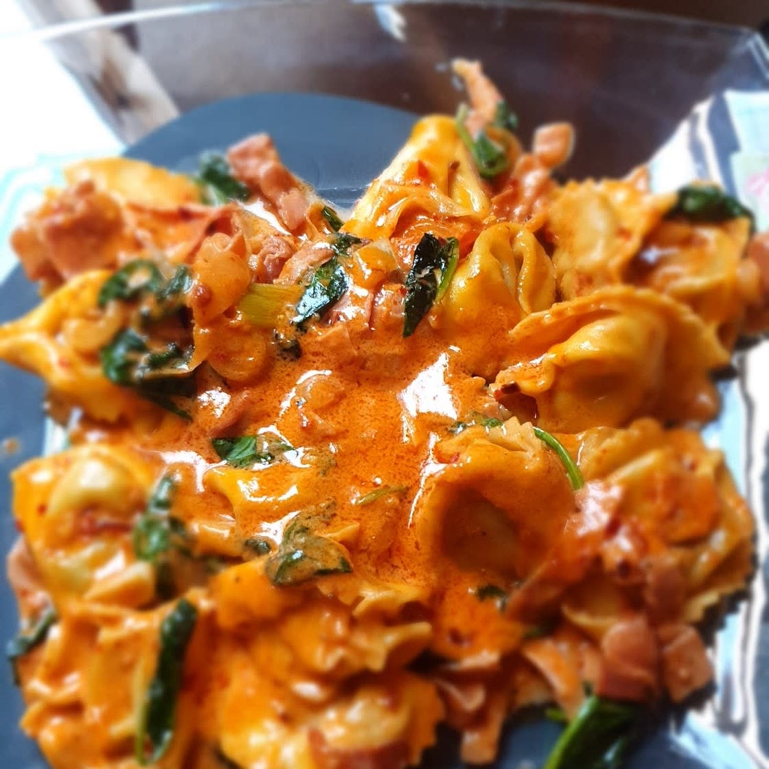 Tortellini mit getrockneten Tomaten