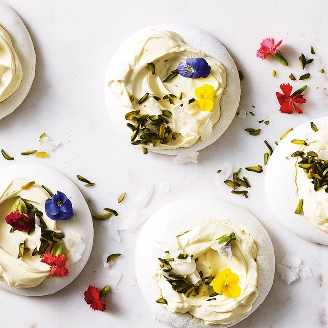 Vegan pavlova