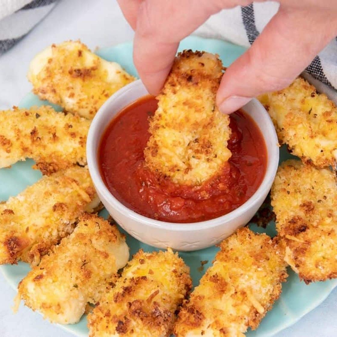 Air Fryer Applebee’s Copycat Mozzarella Sticks