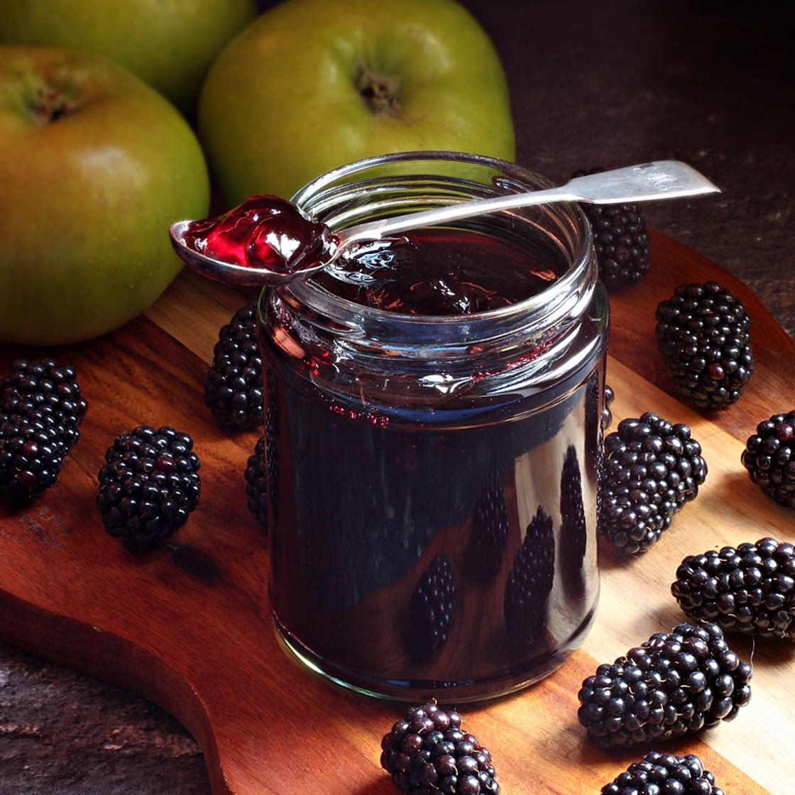 Easy Blackberry & Apple Jelly with step-by-step video tutorial