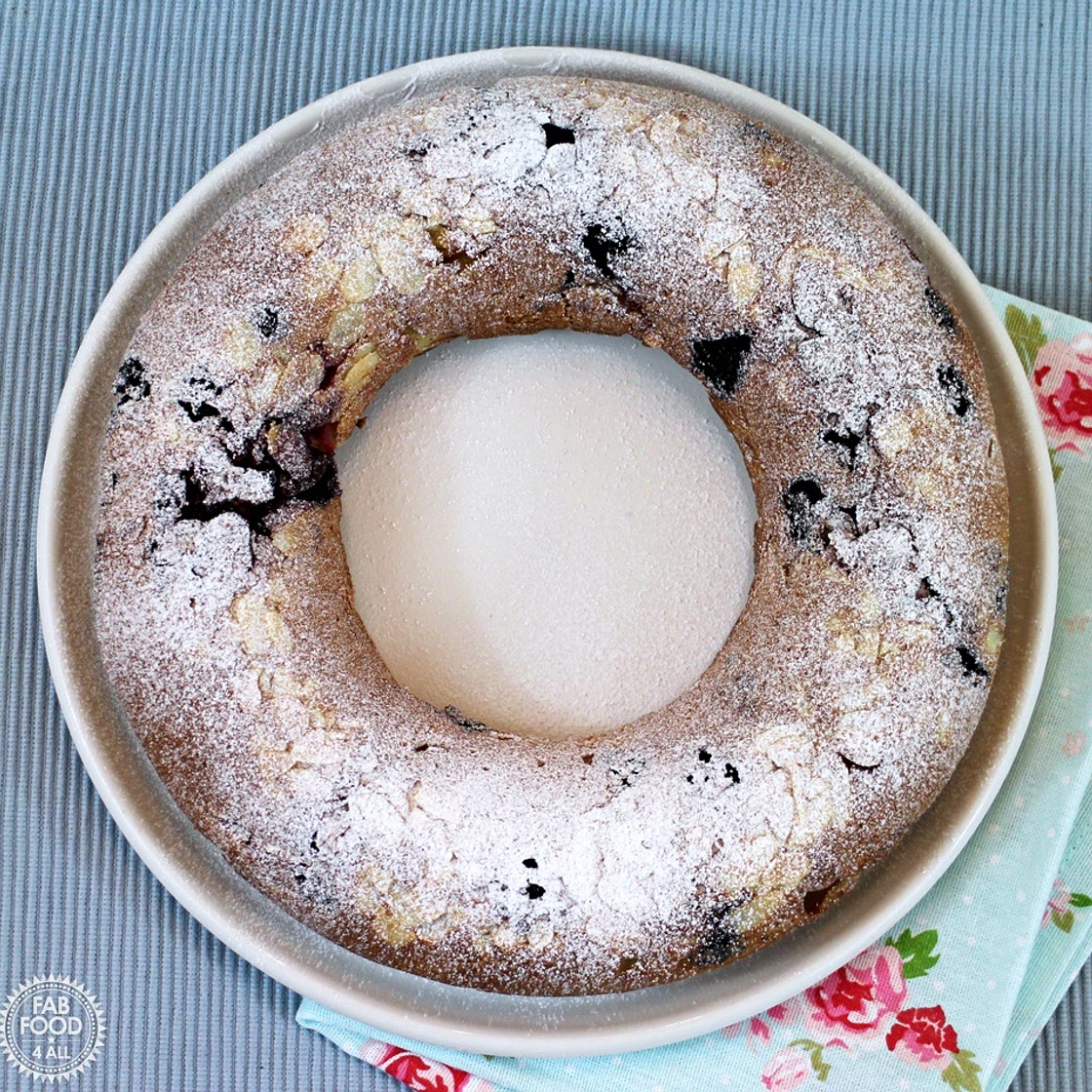 Blackberry and Apple Cake