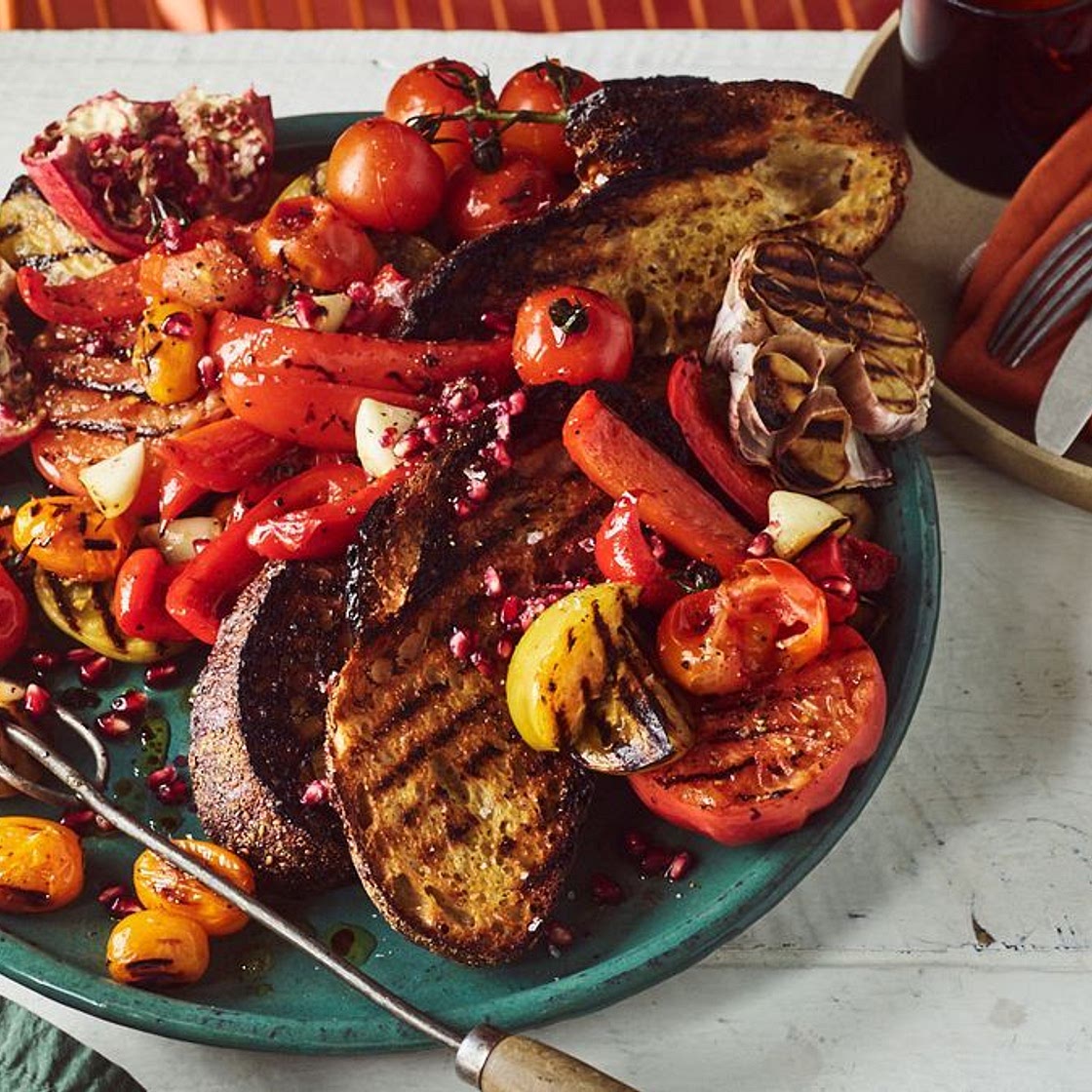 Burnt bread and tomatoes with peperonata dressing