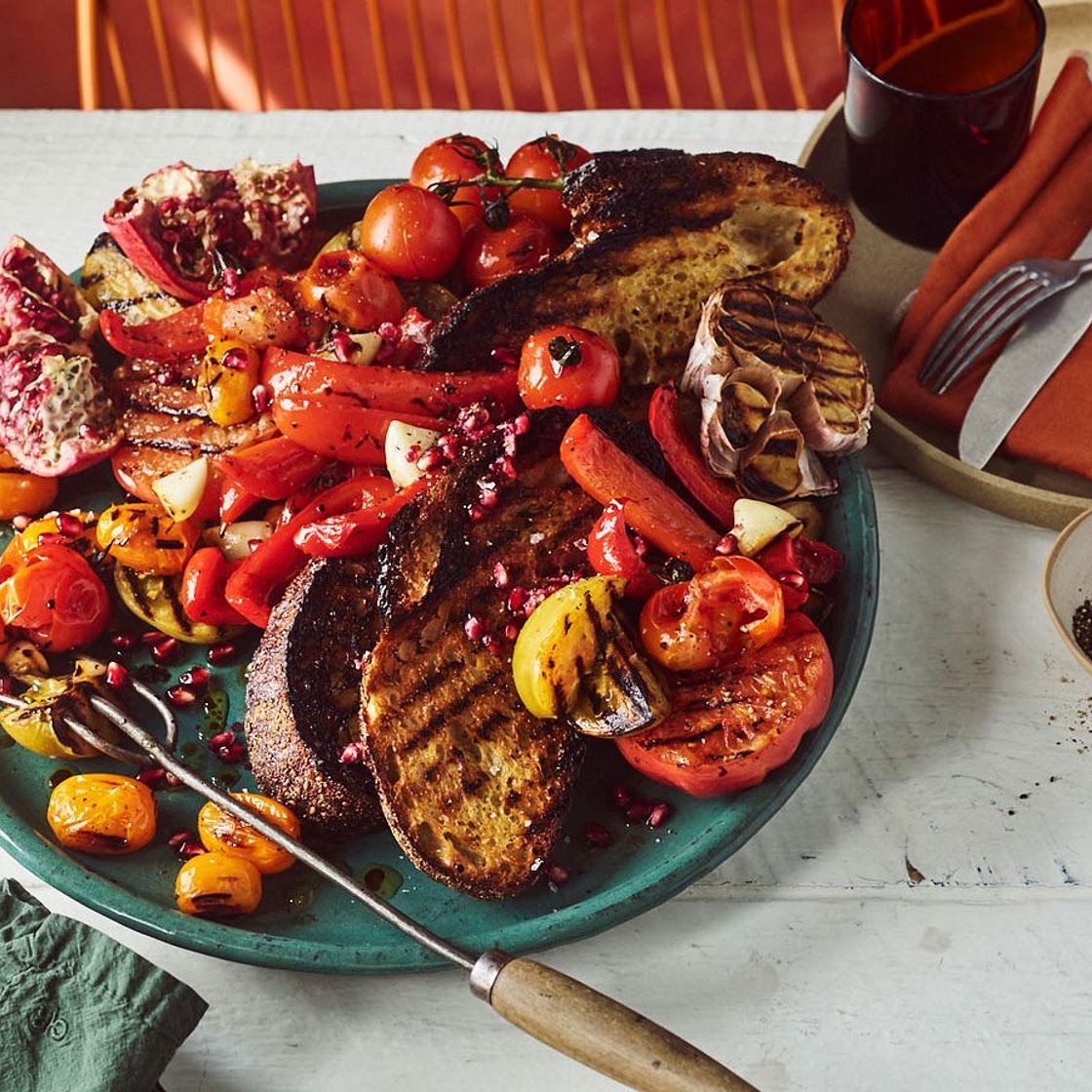 Burnt bread and tomatoes with peperonata dressing