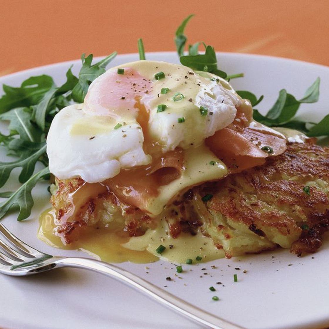 Potato rosti with smoked salmon, egg and hollandaise