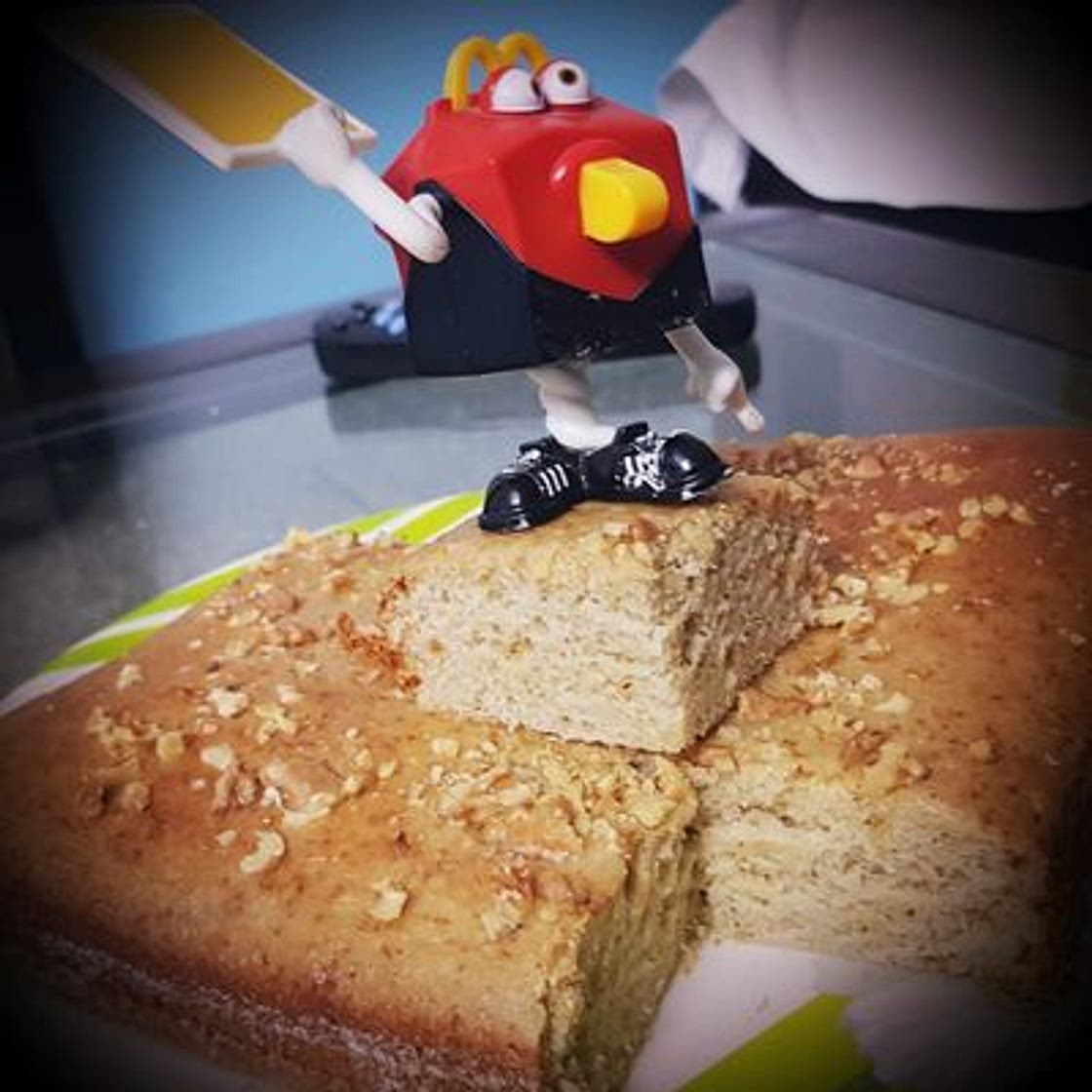 बनाना वॉलनट केक (Banana Walnut Cake Recipe In Hindi)