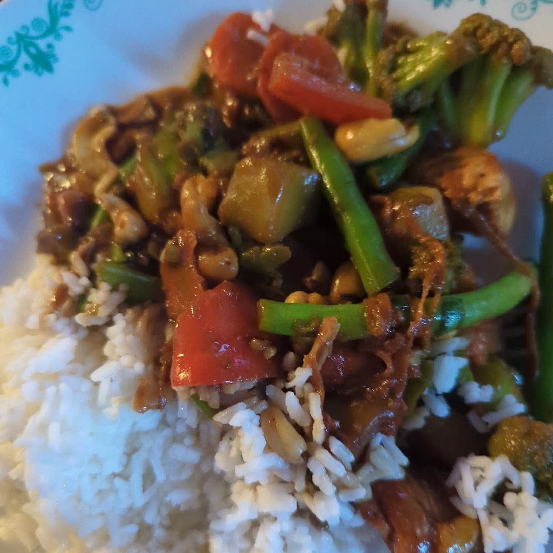 One Skillet Cashew Chicken Stir Fry