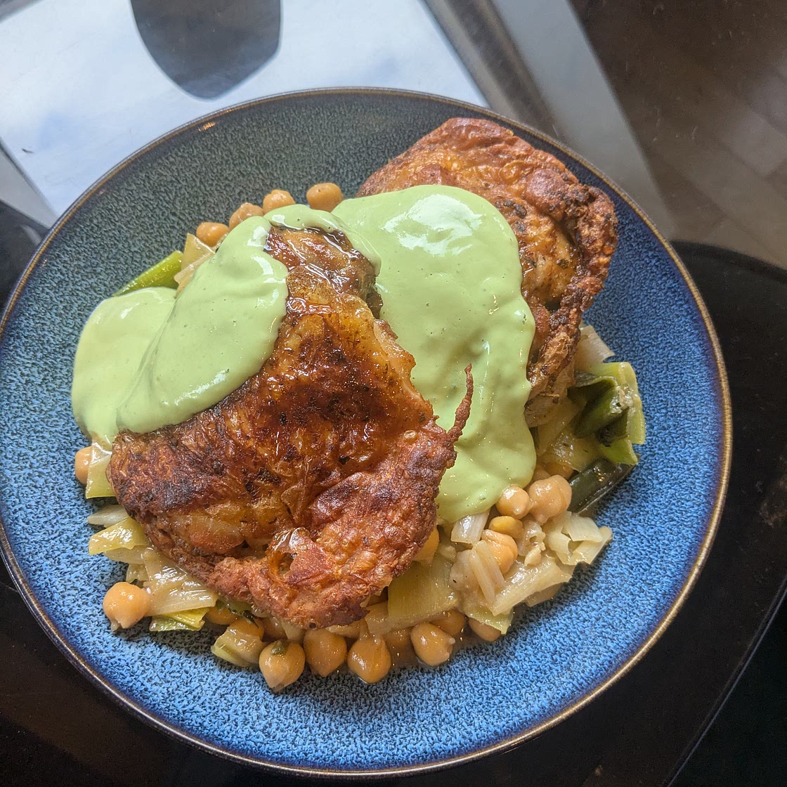 Chicken, leeks, chickpeas and green dressing