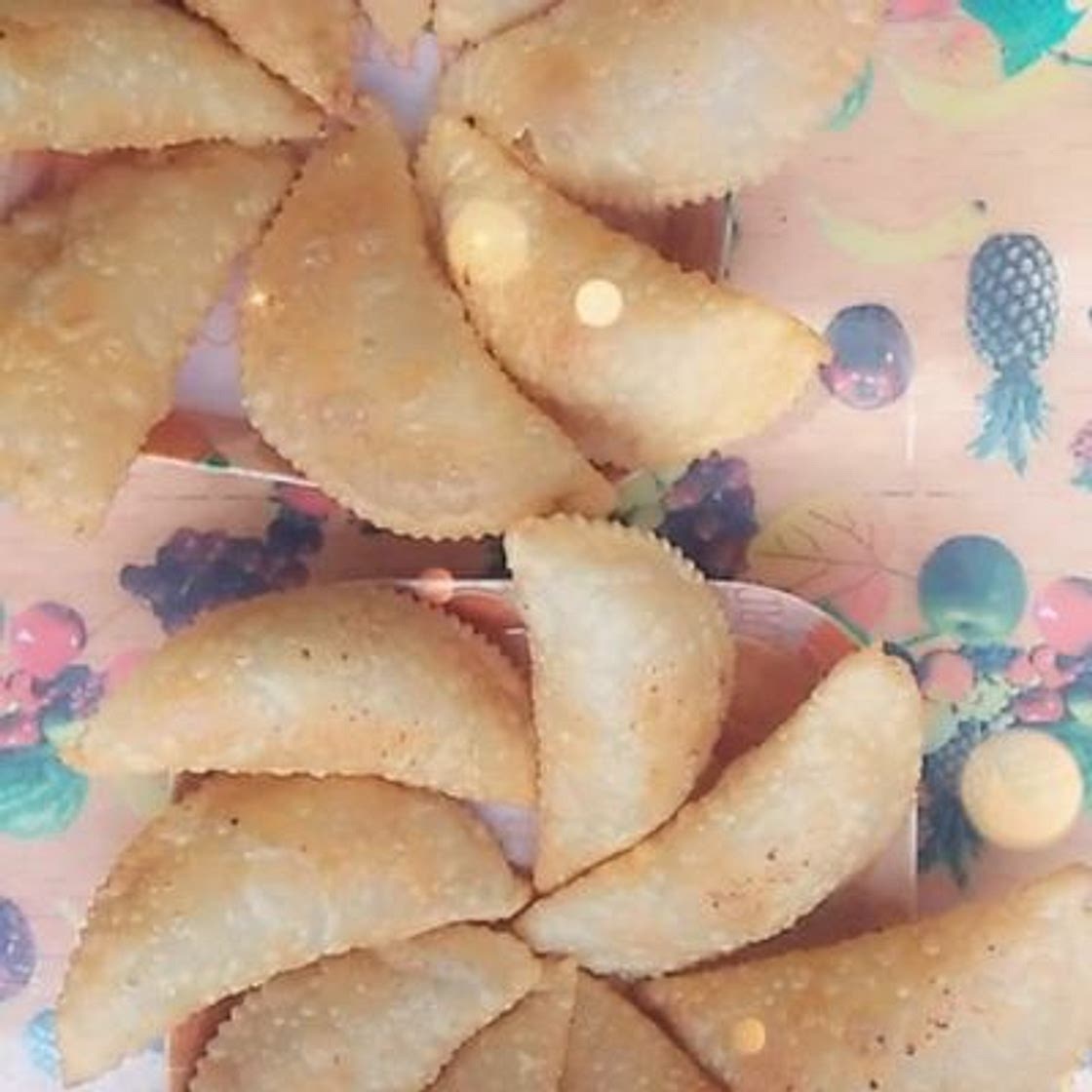 ड्राई फ्रूट्स गुजिया (Dry fruits gujiya recipe in Hindi)