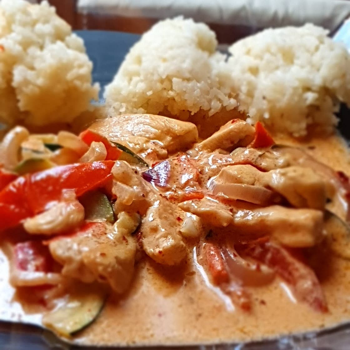 Curry-Kokos-Hähnchen mit Basmatireis