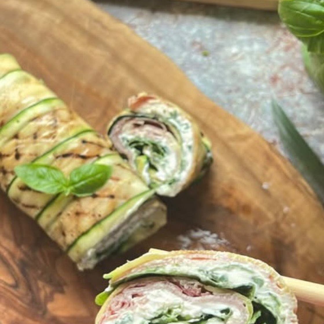 Piada roll di zucchine grigliate