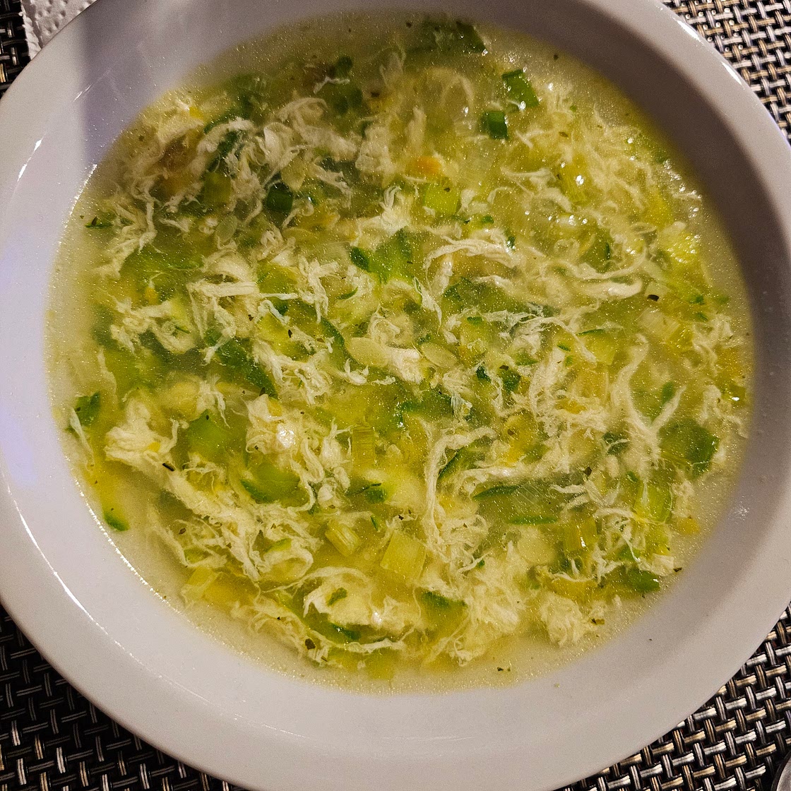Sopa rápida con huevo y verdeo