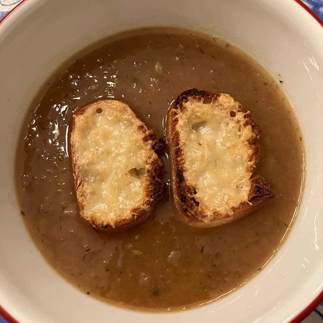 CASTLE AMBER ONION SOUP - Heroes Feast