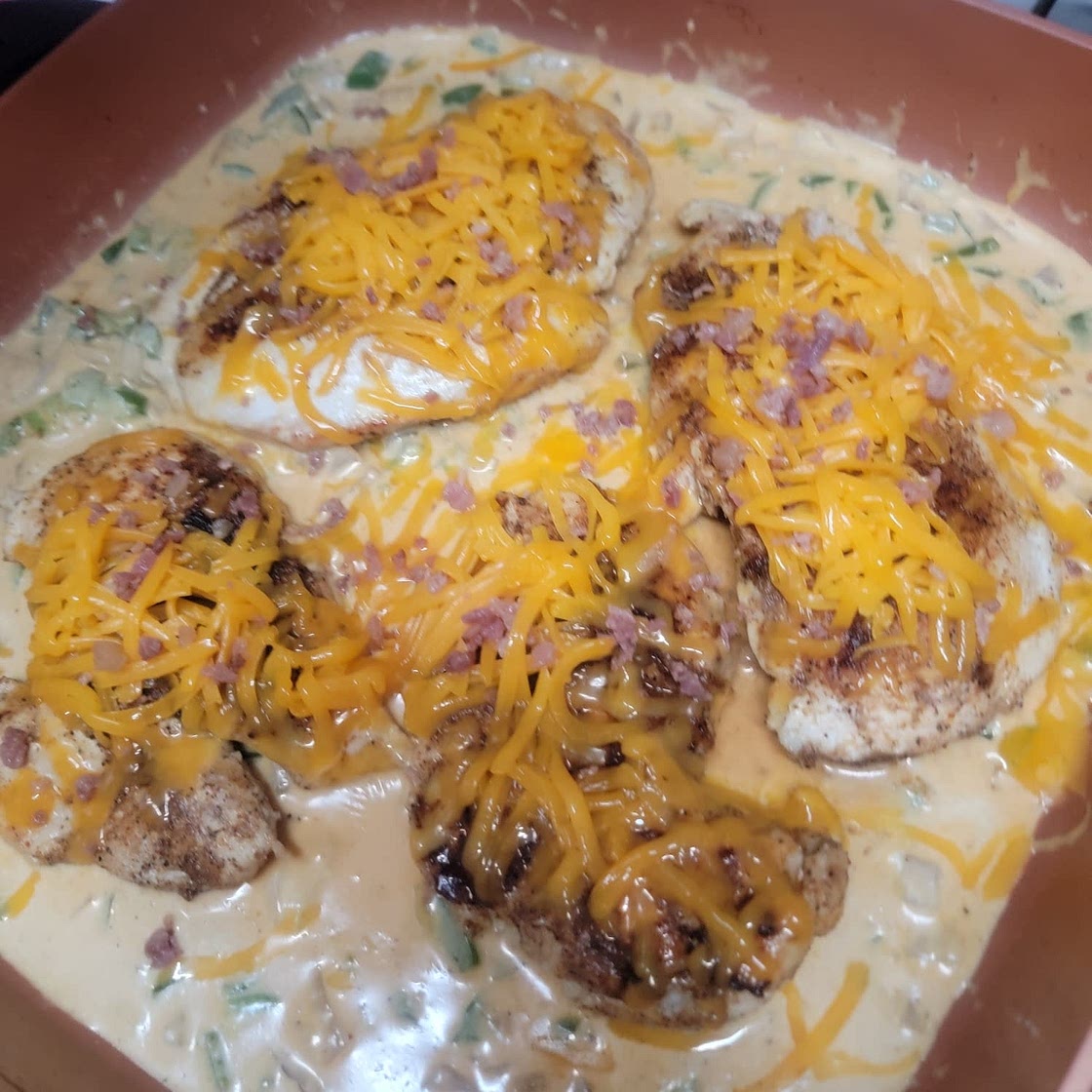 One Pan Cheesy Jalapeño Chicken (keto+gluten free)