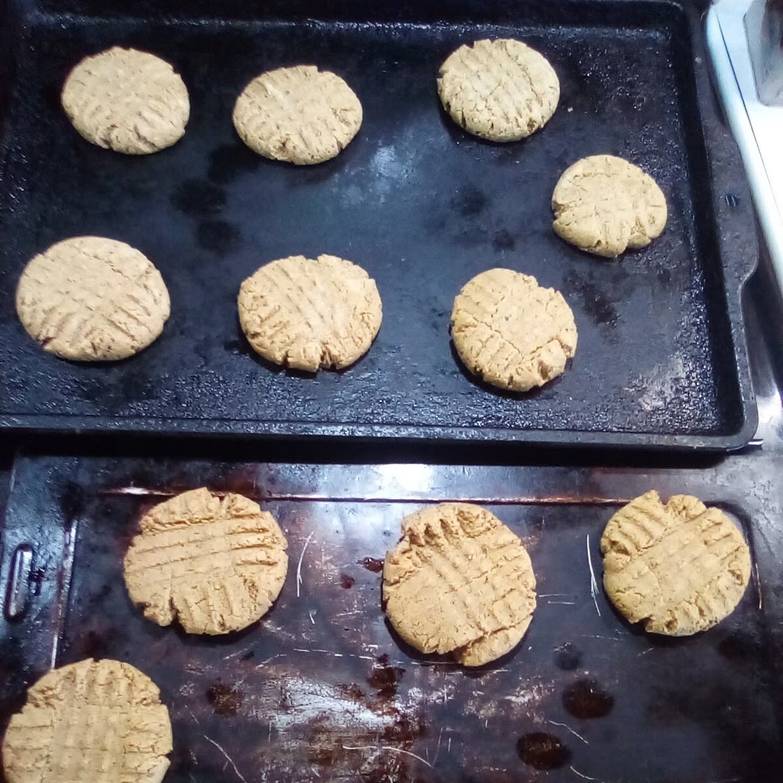 Crumbly Pistachio Butter Cookies