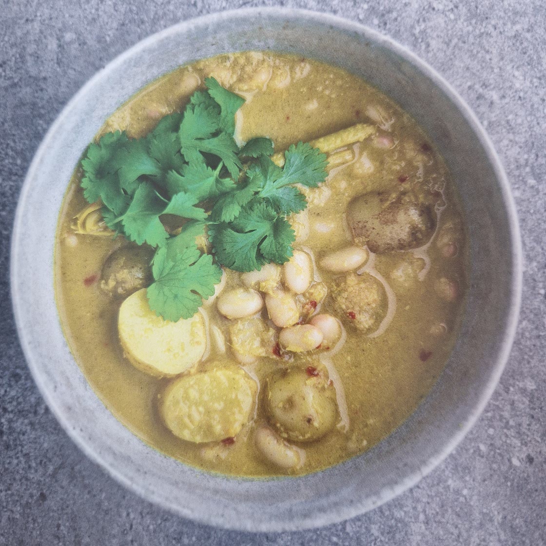 Maleisian curry with baby potatoes and white beans