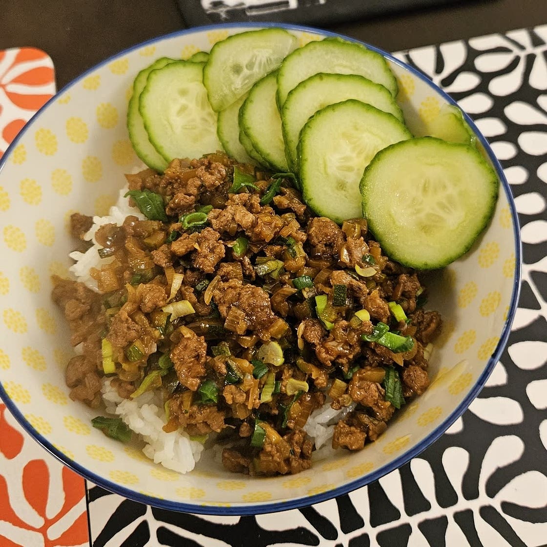 Taiwanese Braised Minced Pork Over Rice (肉燥饭)