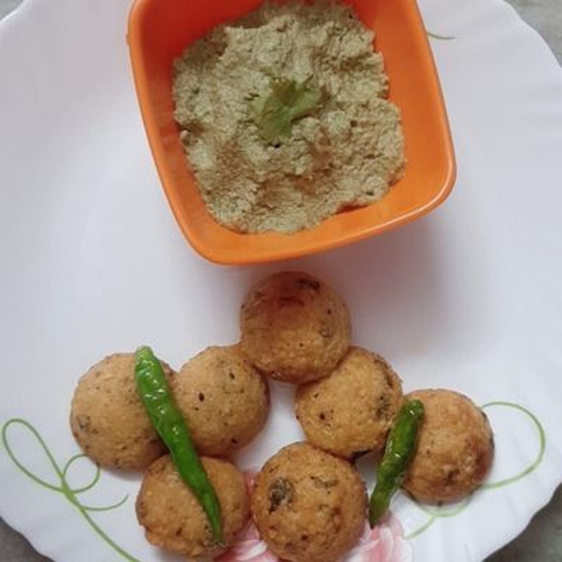 मूंग दाल वडा (moong dal vada recipe in Hindi)