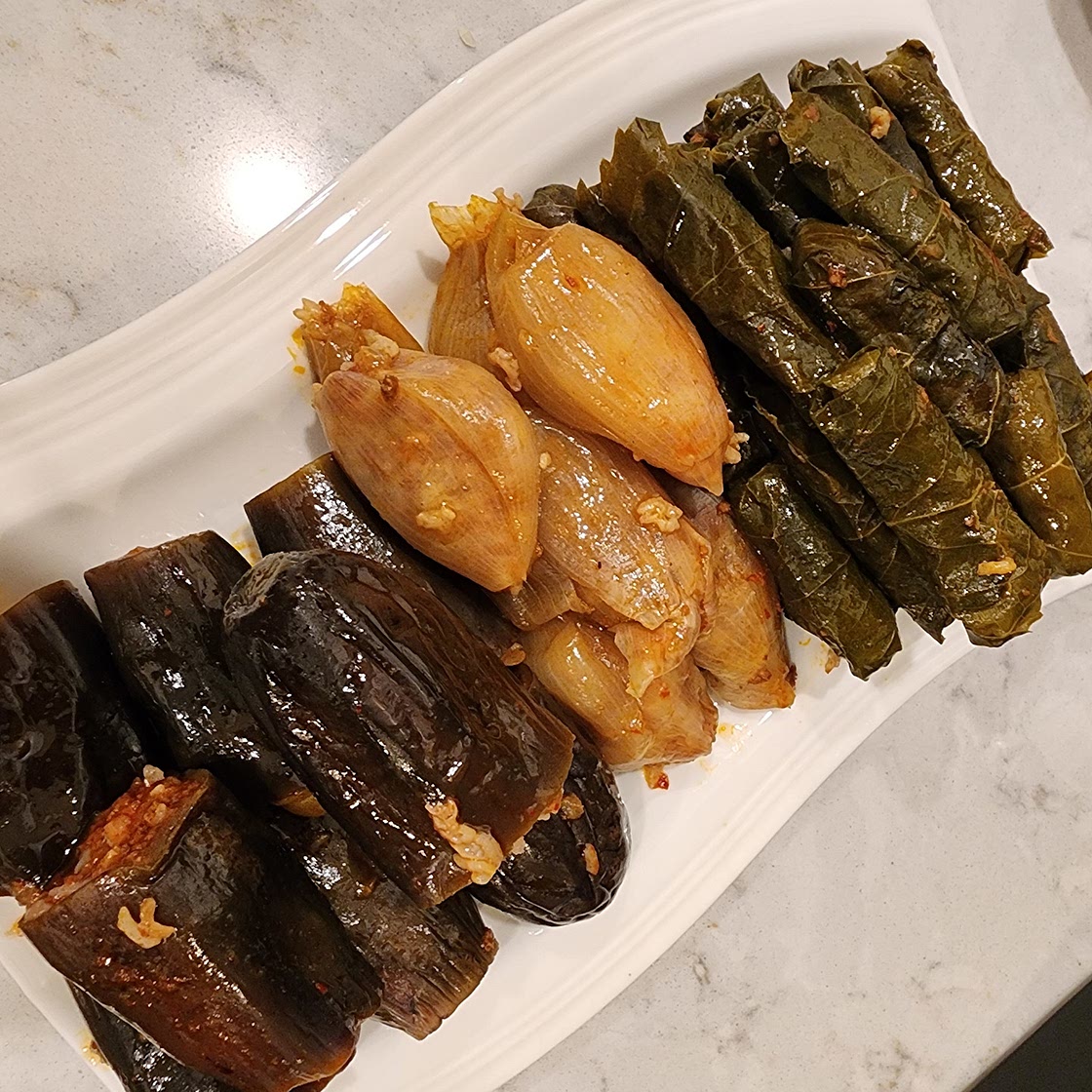 Soğan dolması (Turkish onion dolma)