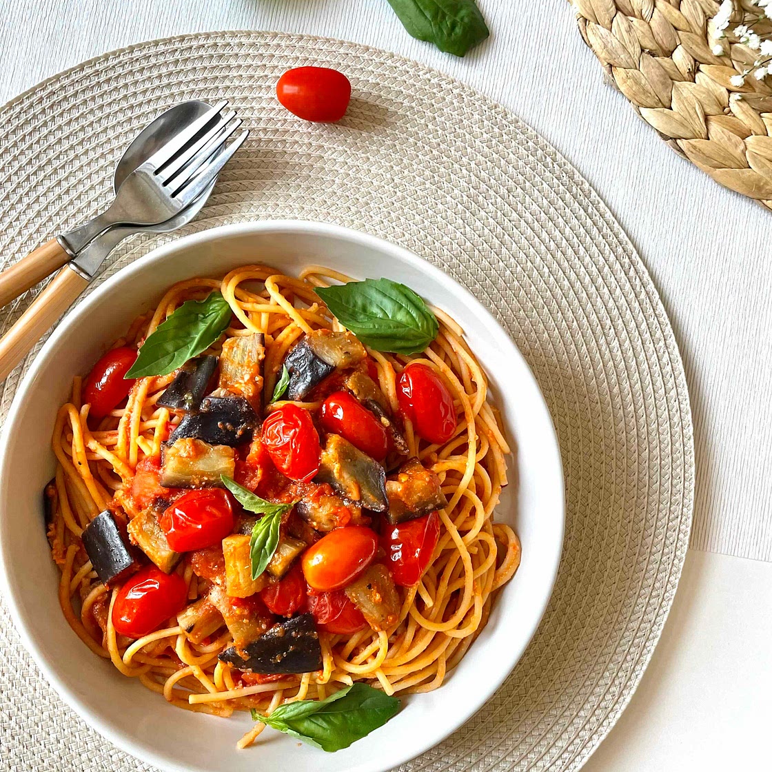 Eggplant and tomato spaghetti 