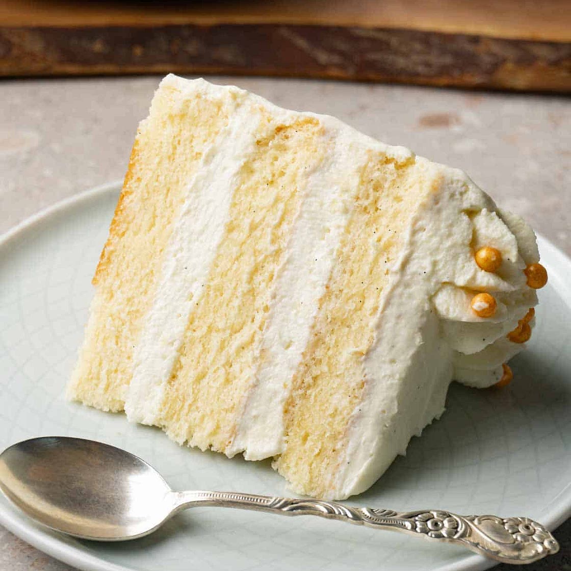 Vanilla cake with mascarpone cheese frosting