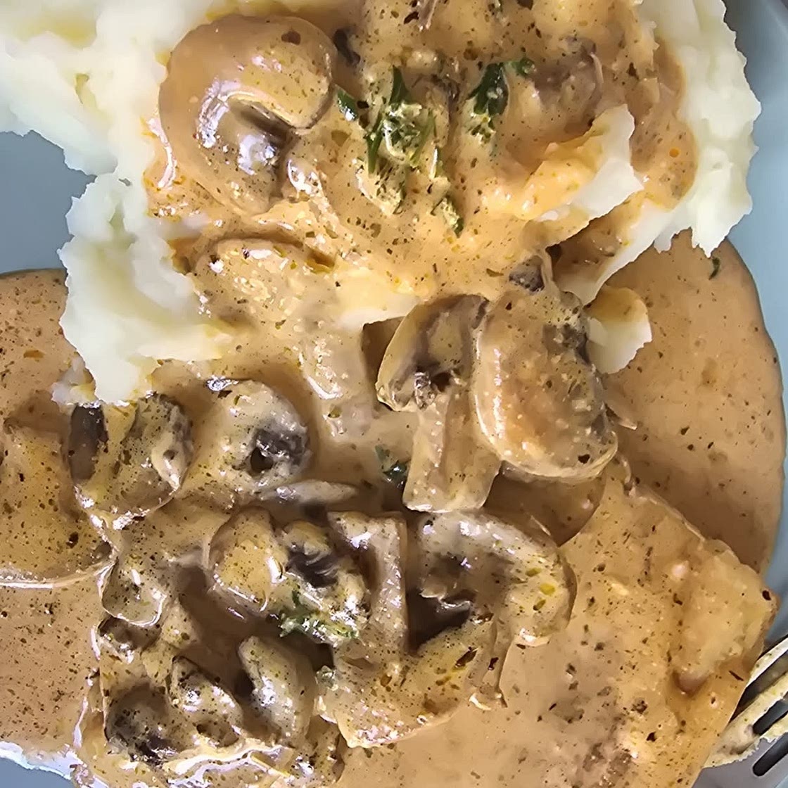 Pork chops in creamy garlic mushroom sauce