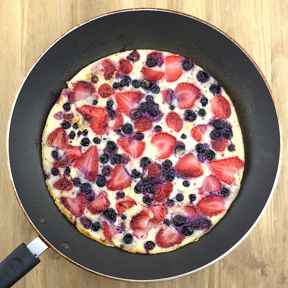 Yeast Pancakes with Fruit