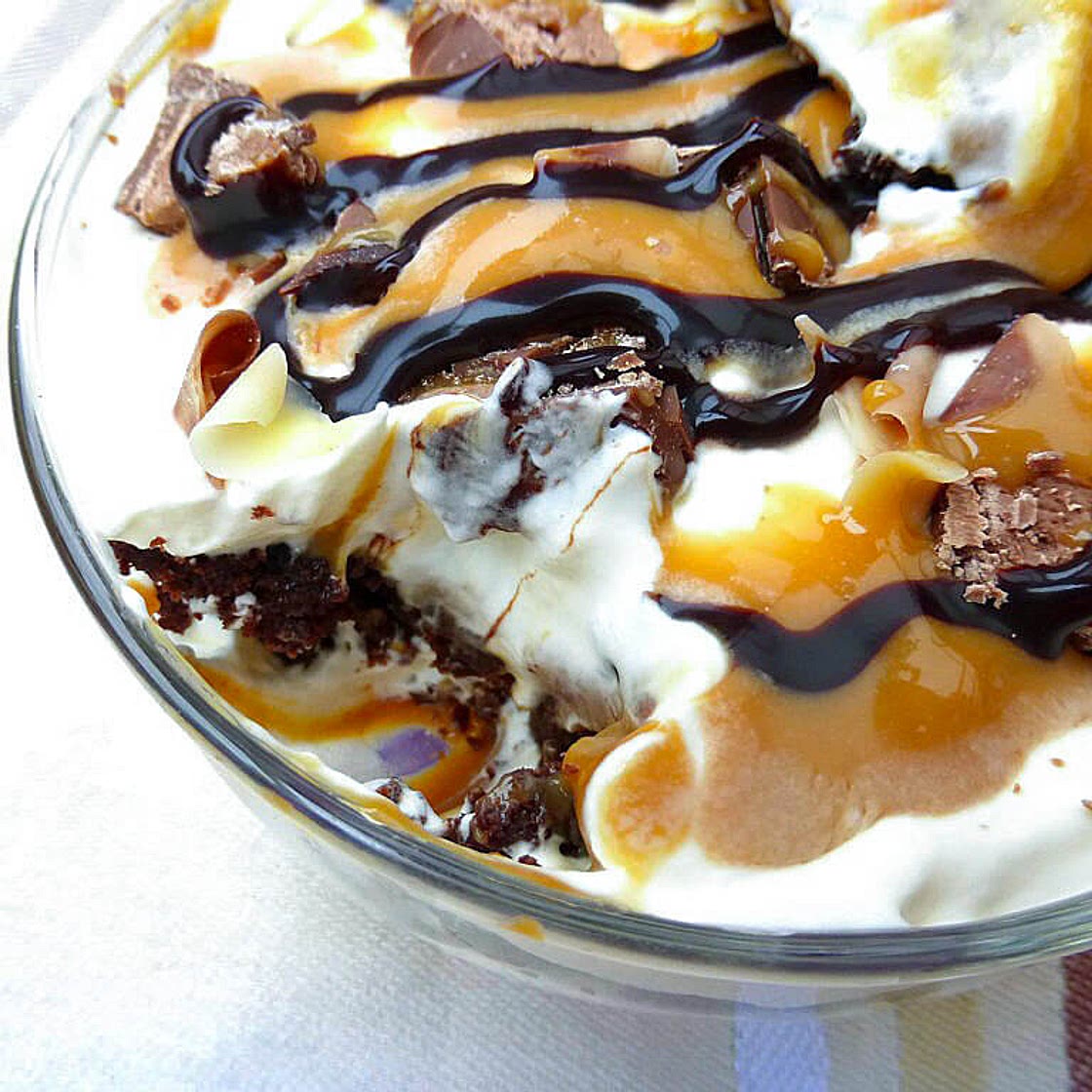 Kladdkaka Caramel Trifles (with Mars Bars)