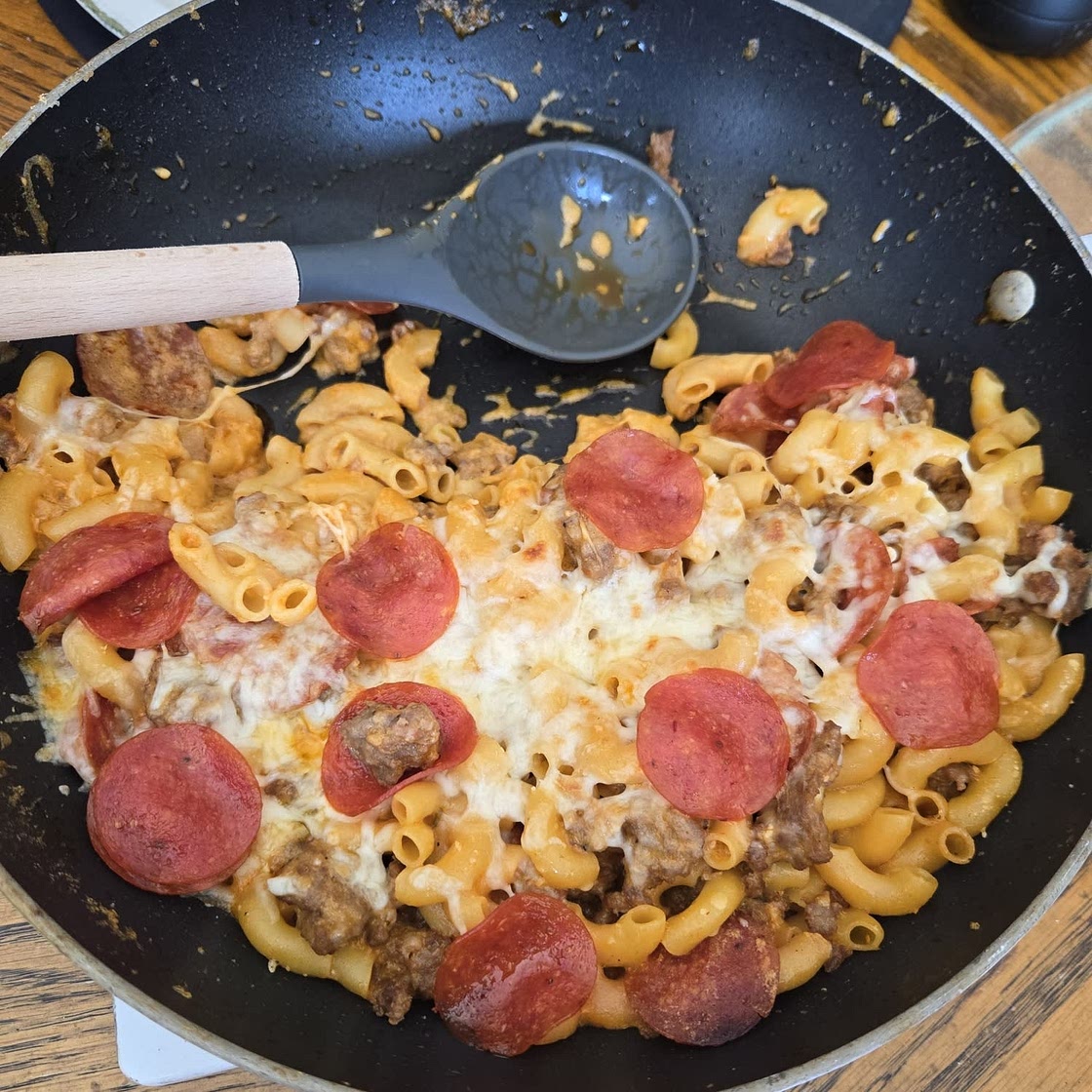 One pot Pizza mac n cheese