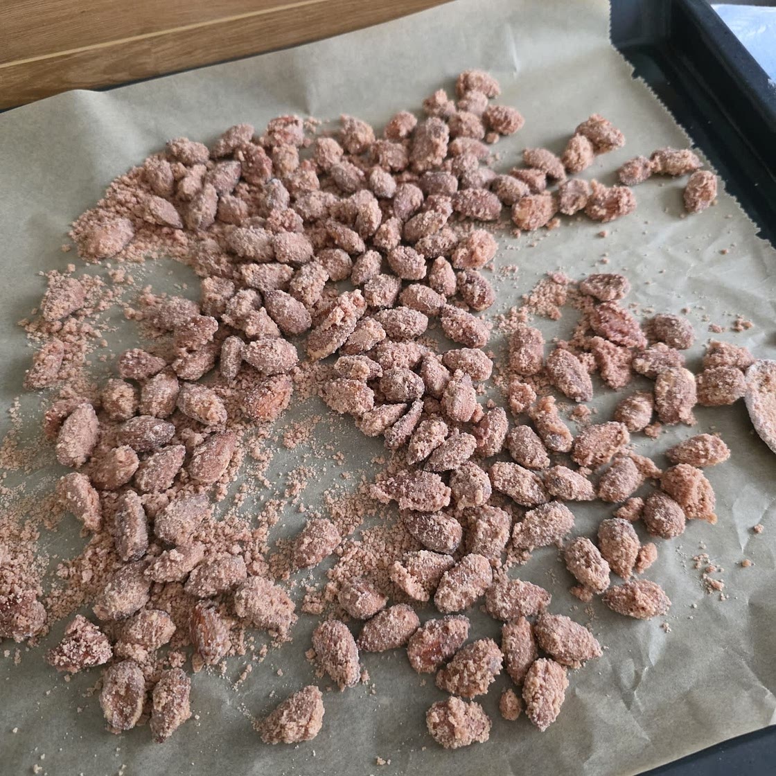 Crunchy Candied Almonds - Gebrannte Mandeln