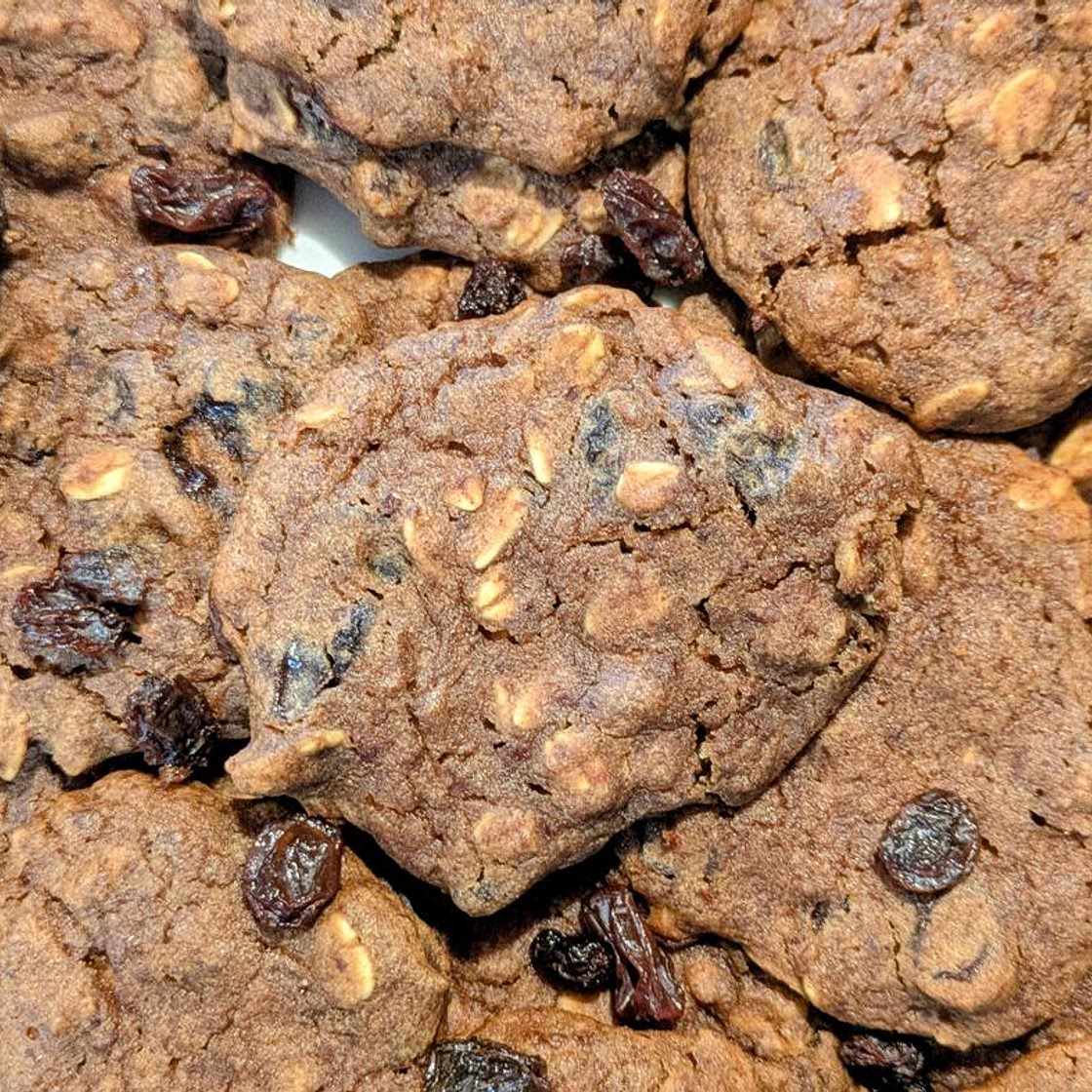 Naturally Sweetened Oatmeal Raisin Cookies