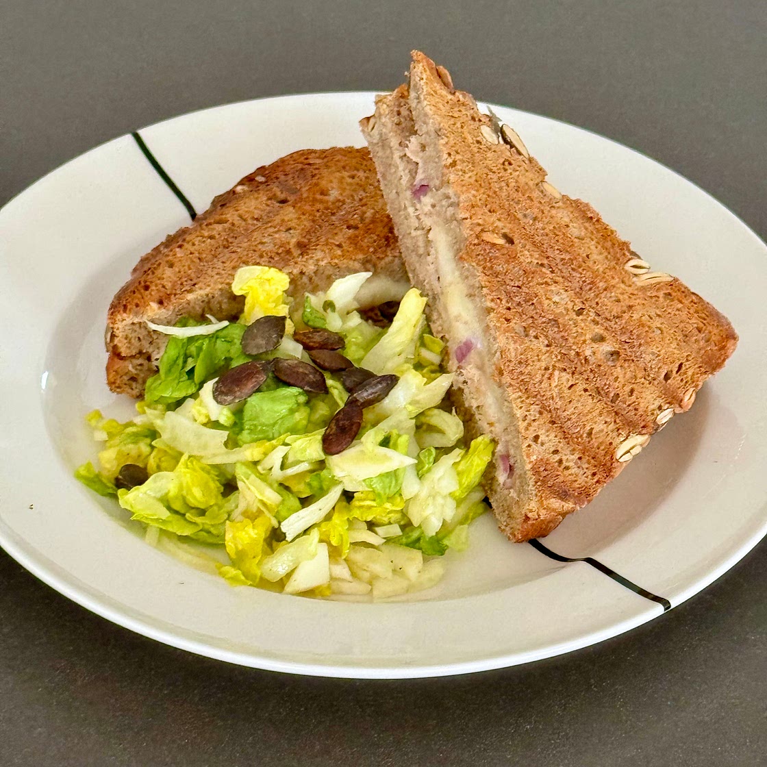 Tuna melt with fennel salad