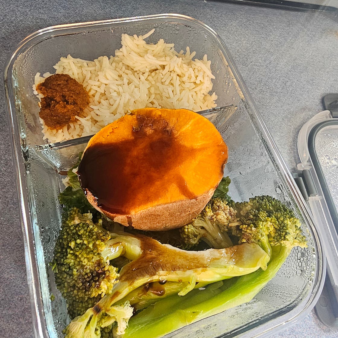 Box lunch (It's a pound of food!)