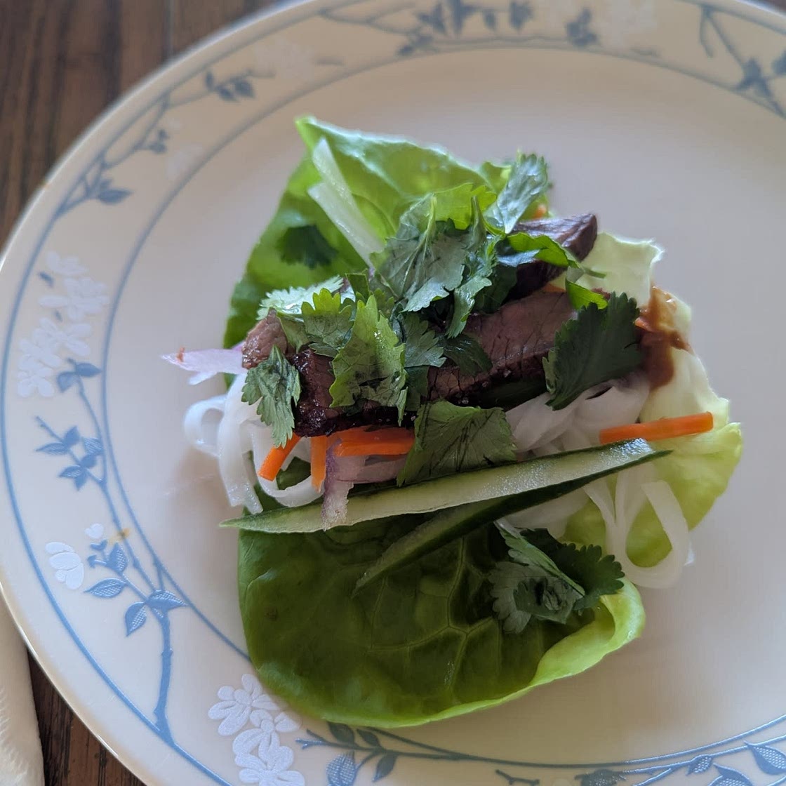 Steak Lettuce Wraps with Peanut Sauce