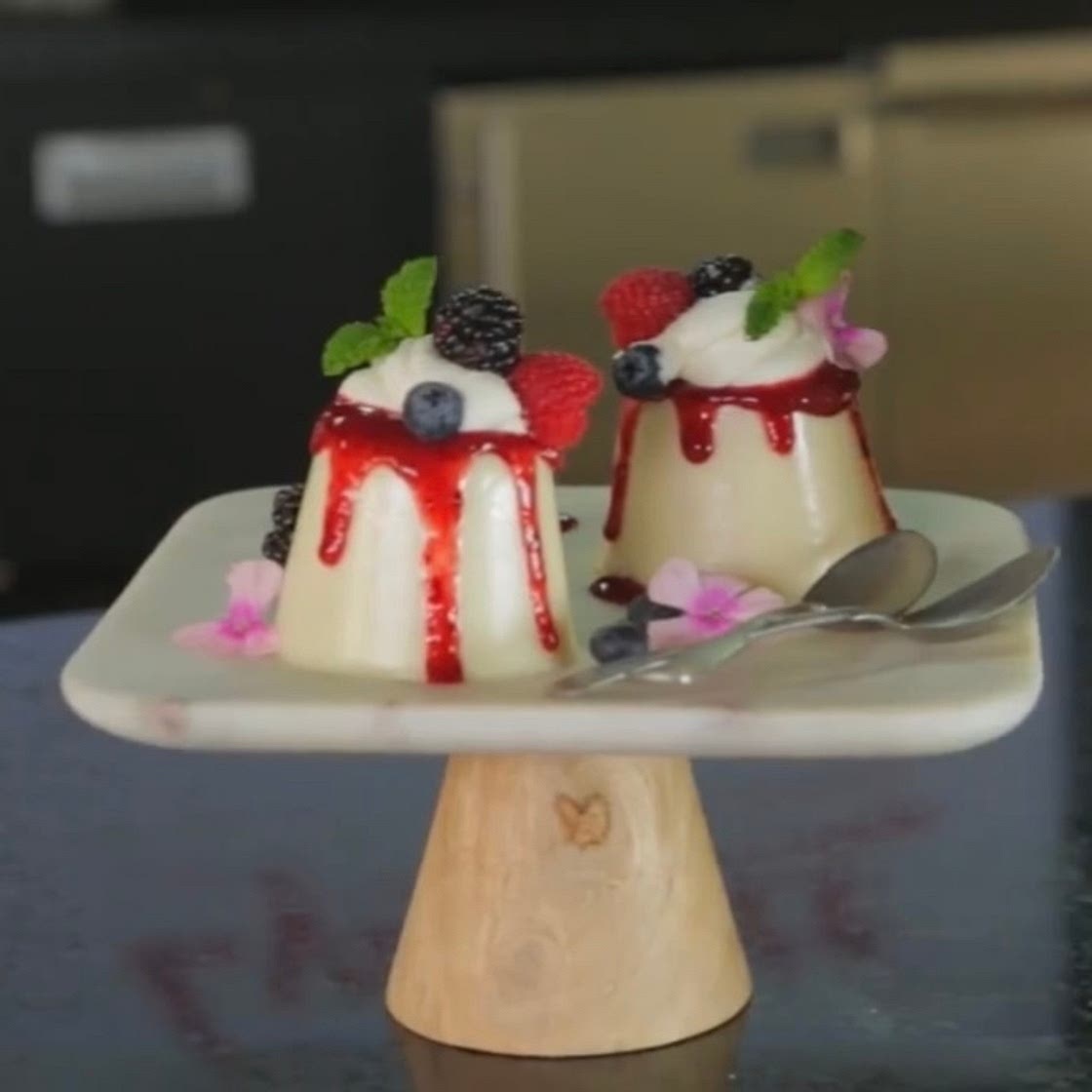 Panna Cotta de Vainilla con Frutos Rojos