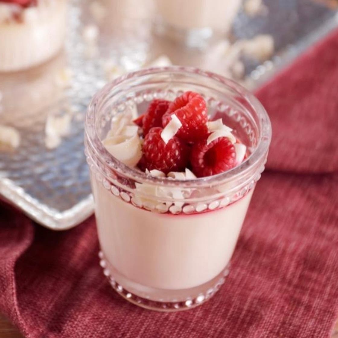 Panna Cotta de Chocolate blanco y Salsa de Frambuesa