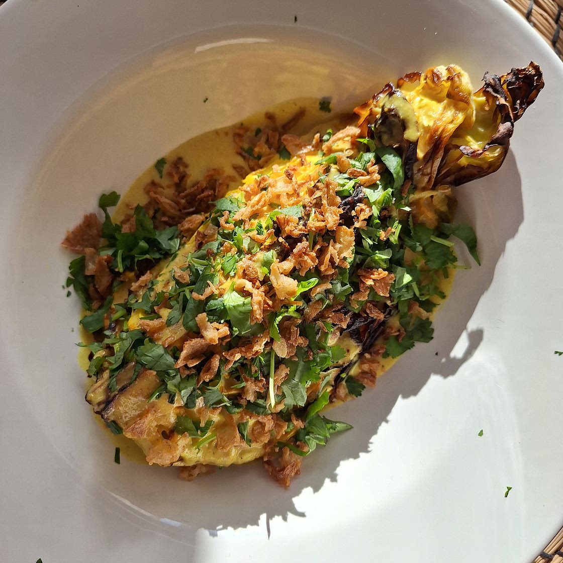 Geroosterde spitskool met kokos-currysaus