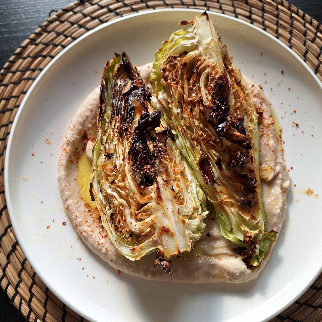 Geroosterde Spitskool met Miso-Boter & Wittebonencrème
