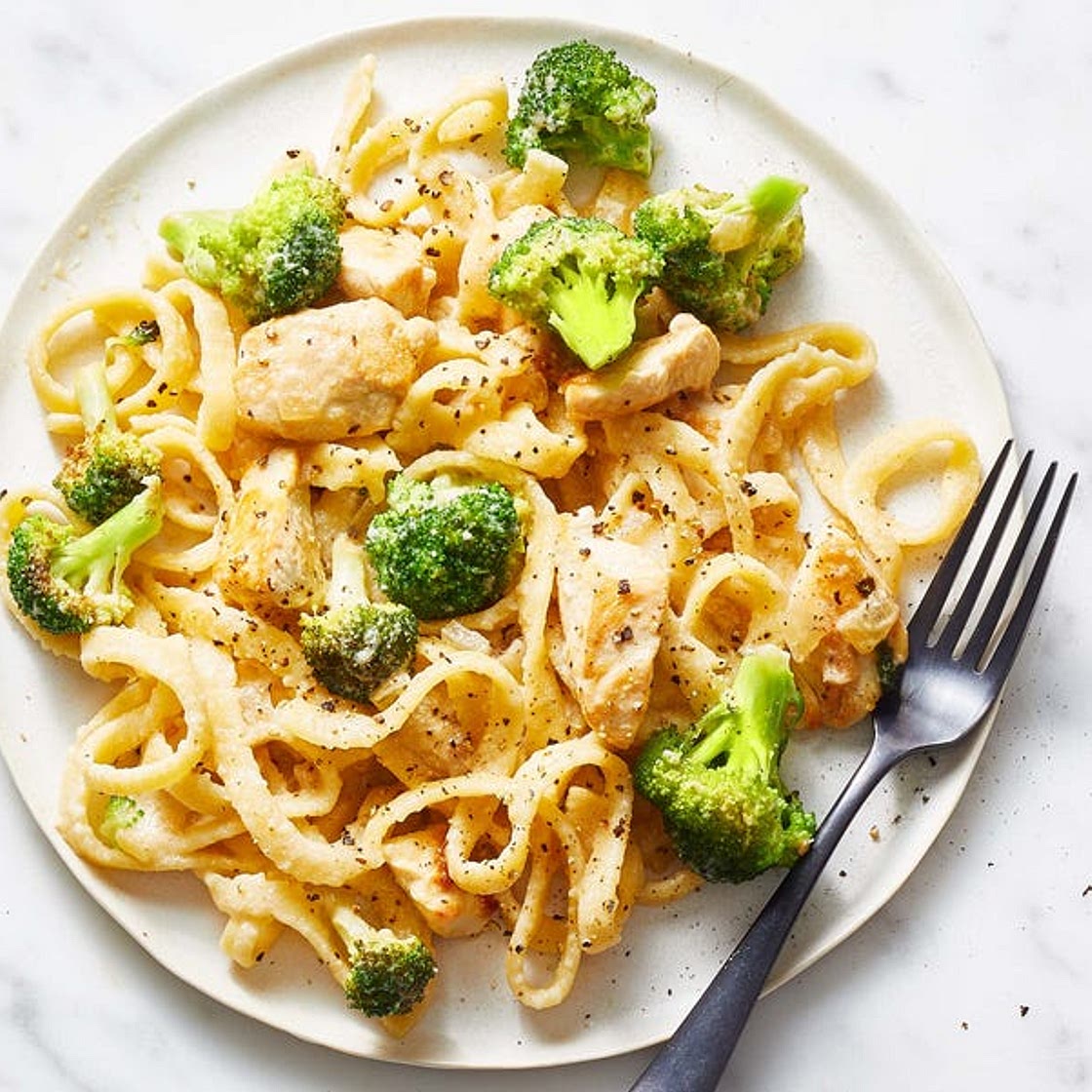 Lemon-Pepper Linguine With Creamy Chicken and Broccoli