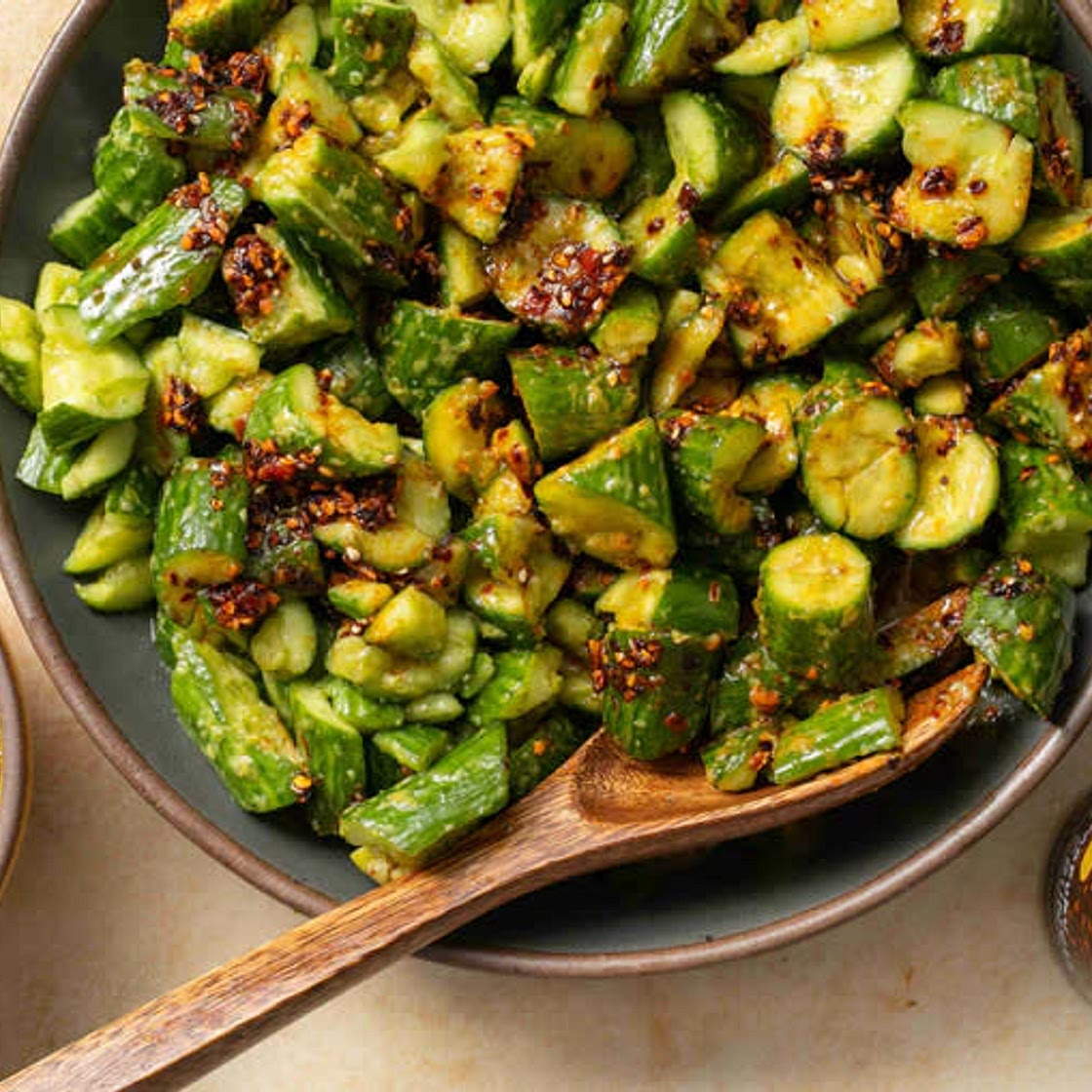 Smashed komkommer salade 
