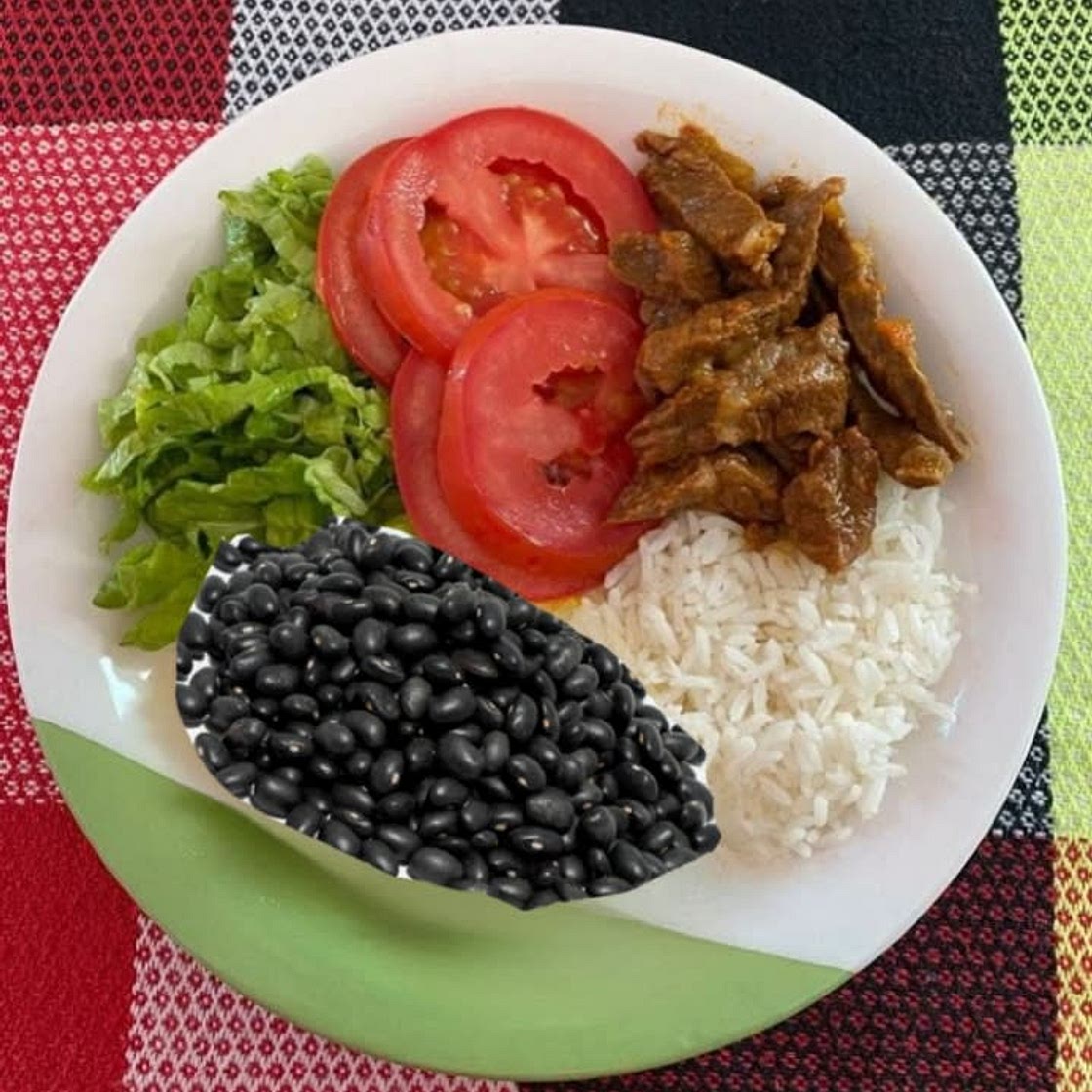Arroz,feijão,carne e salada