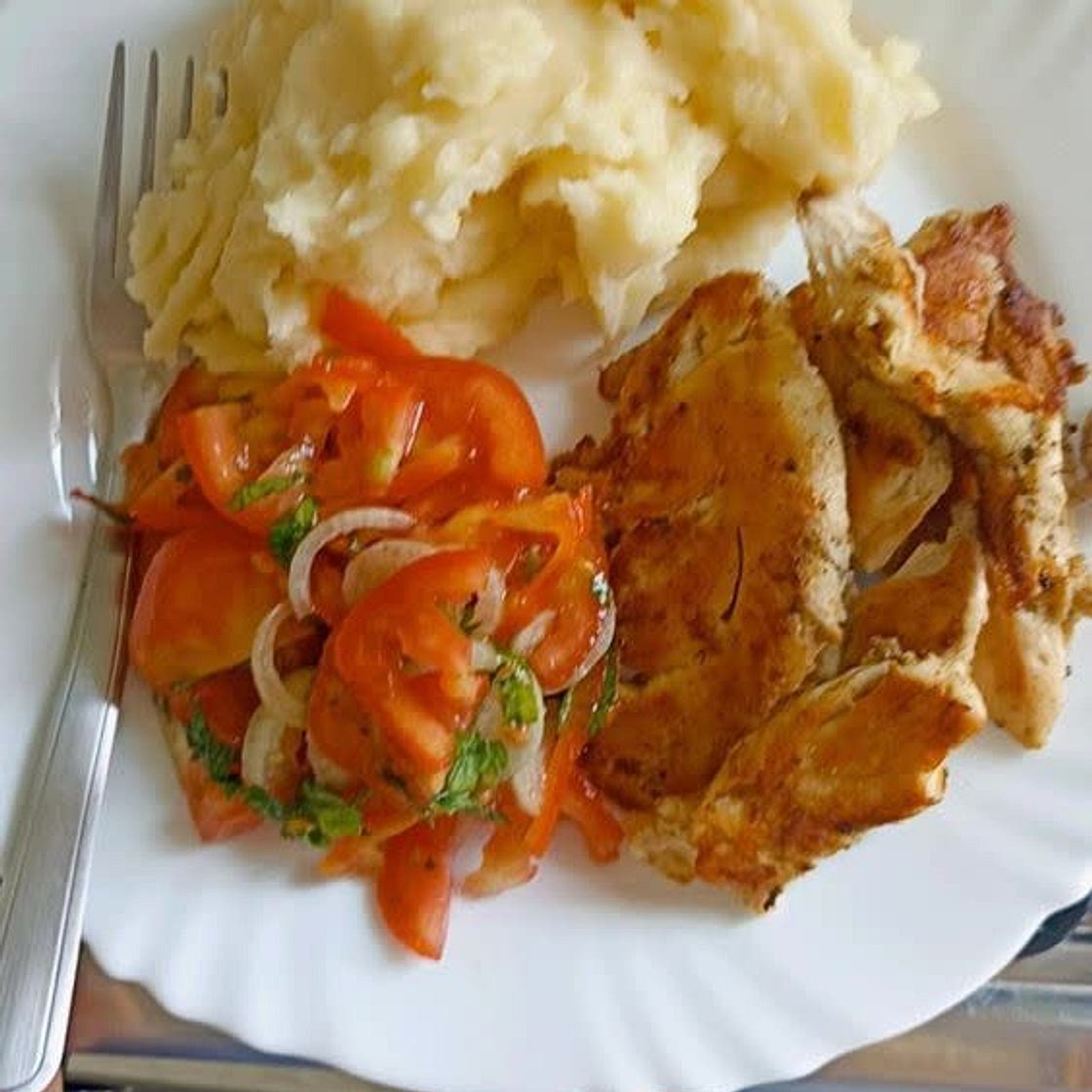 🐔 Filé de Frango com Purê de Batata e Salada de Tomate