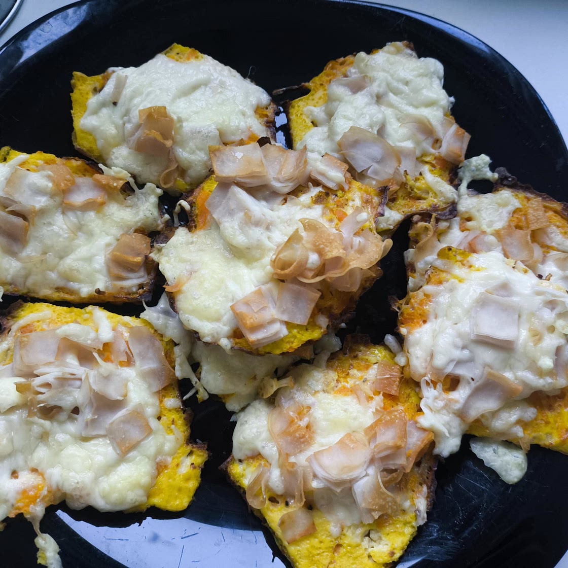 Cheesy Carrot Fritters (Mini Pizza Style)
