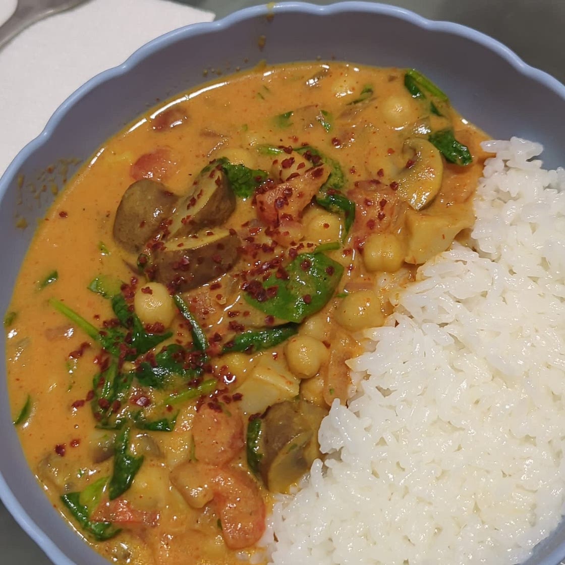 Vegan Chickpea, Mushroom and Spinach Curry