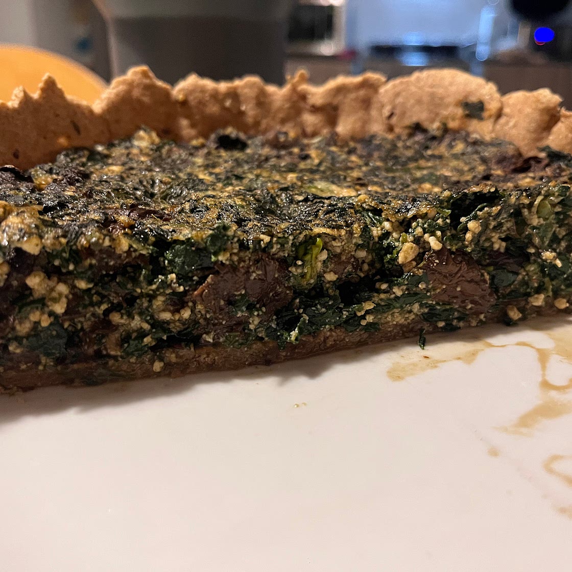 Tarta de espinaca y hongos secos