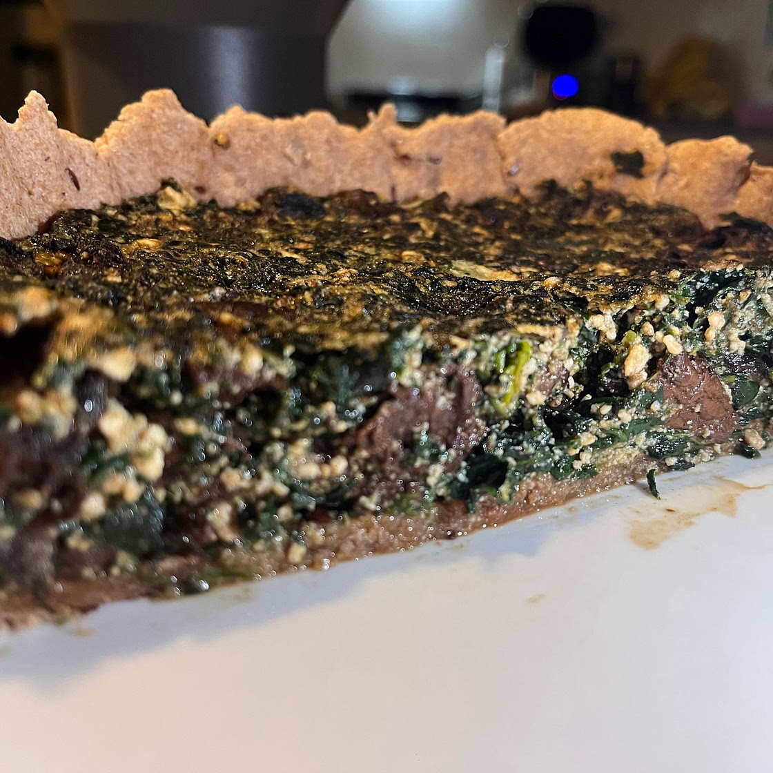 Tarta de espinaca y hongos secos